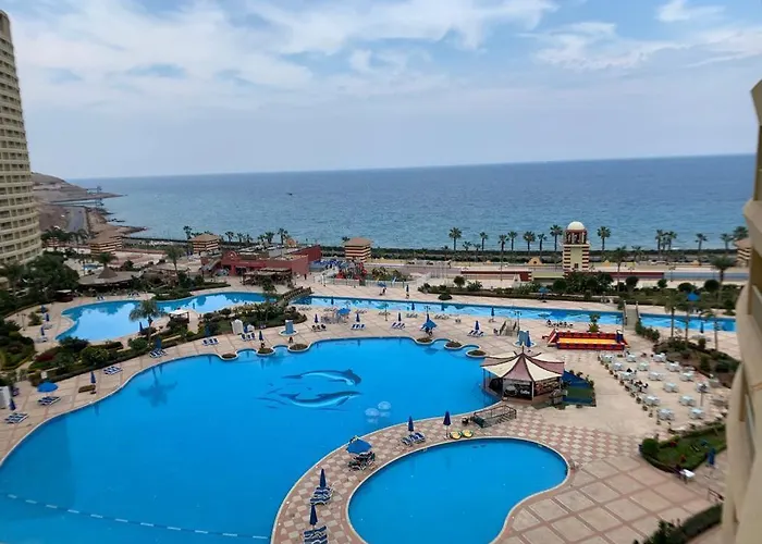 Porto Sokhna Pyramids Family Only Lodge